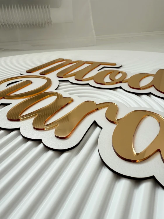 mloda para napis lustrzany zloty 4.png